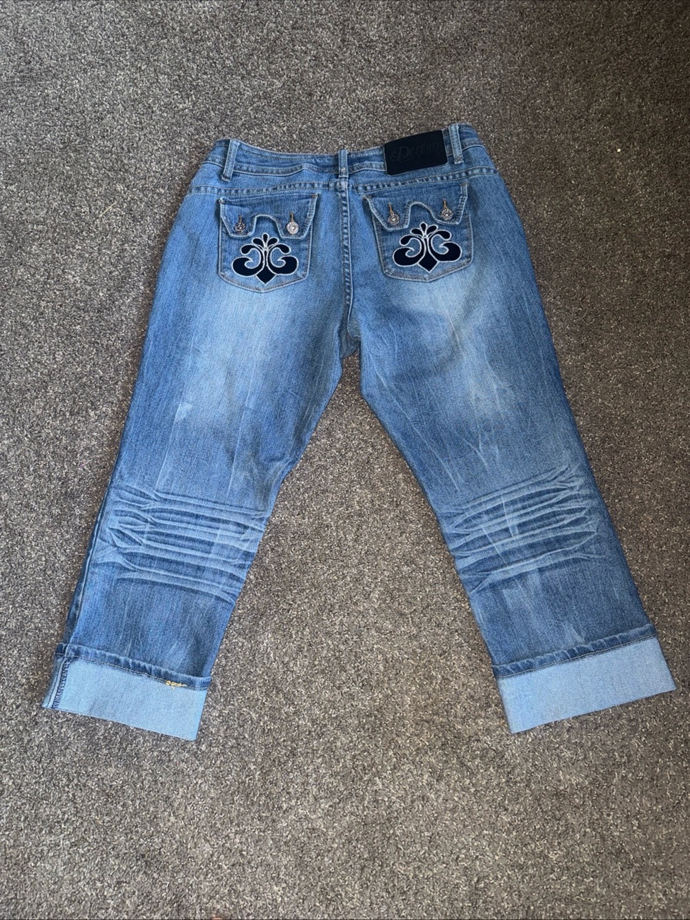 Dereon Blue Embroidered Pocket Cropped Jeans 11/12